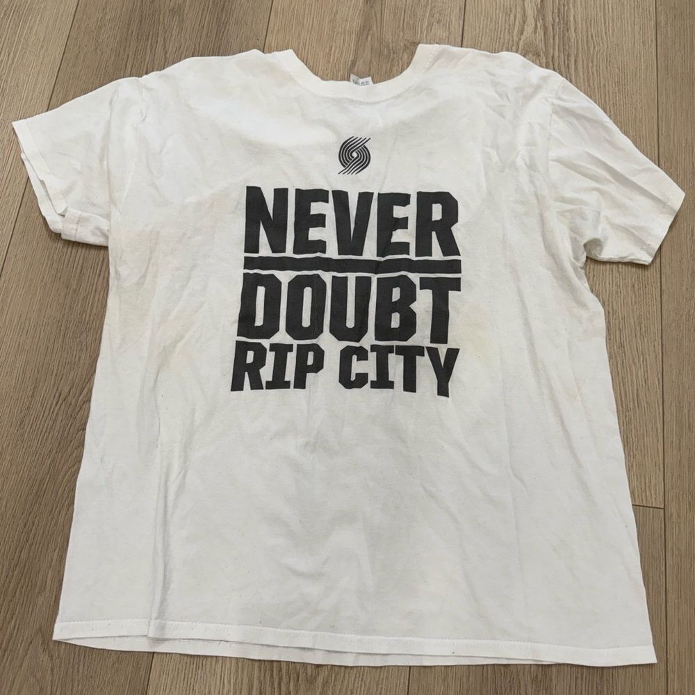 Blazers short sleeves tee shirt men’s never doubt rip city size large